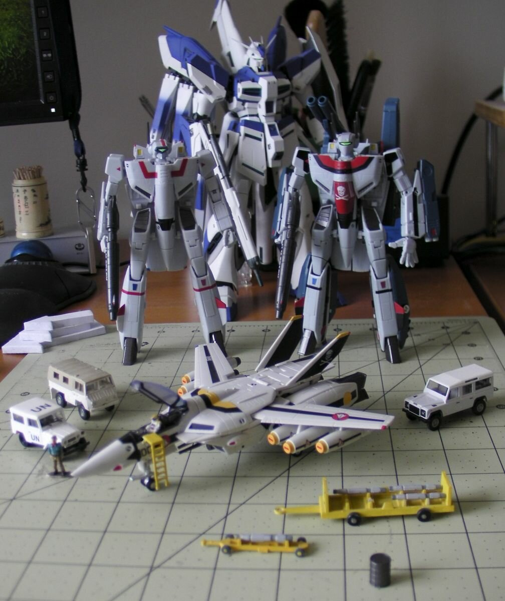 Hi-Metal R Macross Toy Collection