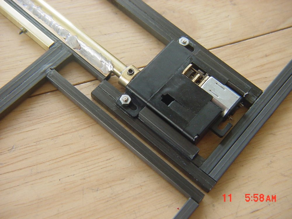 Folding Servo Closeup.JPG