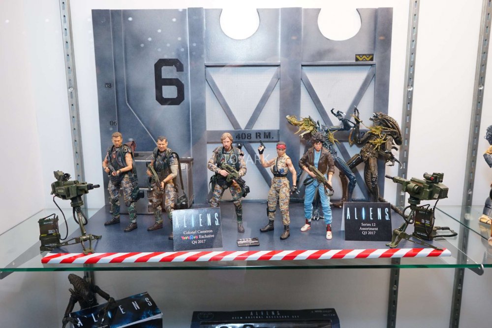 SDCC-2017-NECA-Aliens-and-Predator-001.thumb.jpg.fd934bdb88e444751427479a8dac29e0.jpg