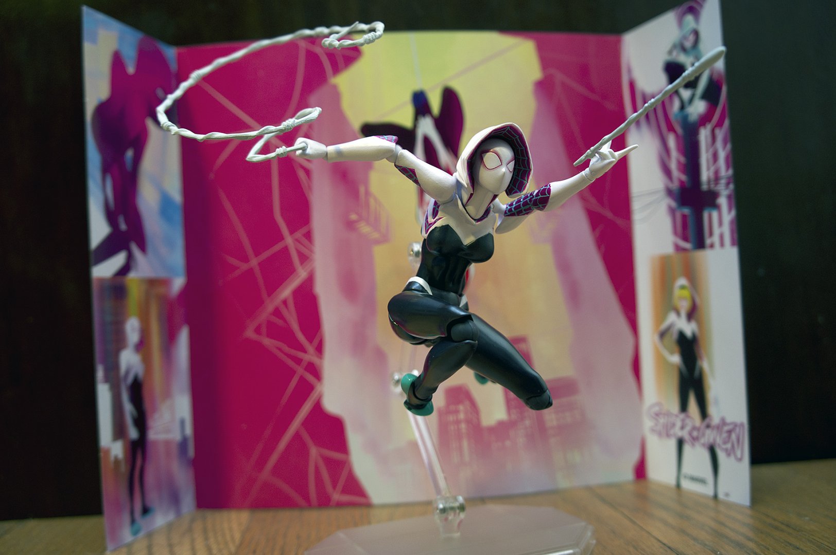 Marvel_Revo_Spider-Gwen_DSC06099.thumb.jpg.150f439df79f64ee4b83eef983543032.jpg