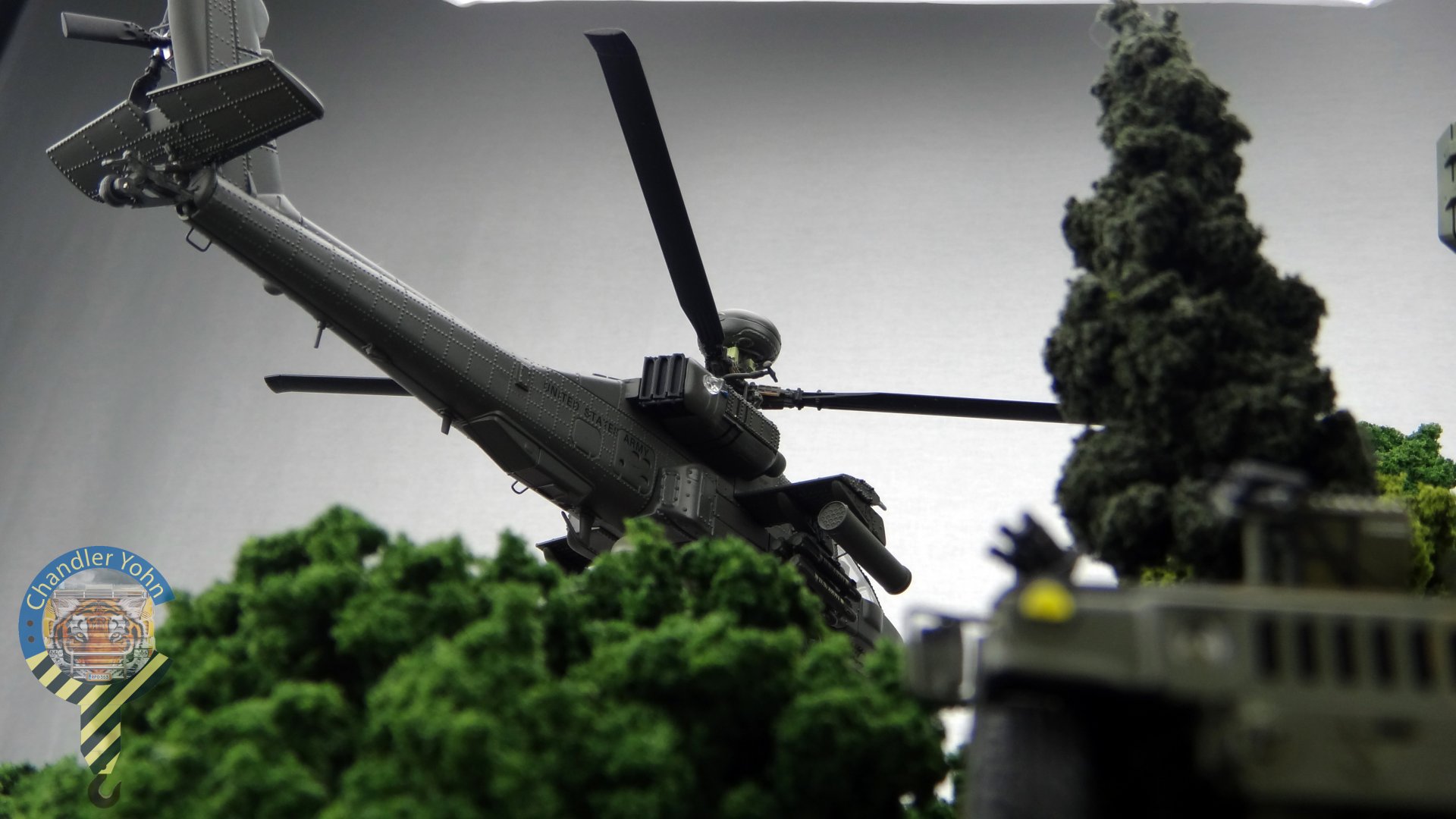 Bandai Zaentradi Glaug Crash AH64-D Apache M1 Abrams Yamato Tomahawk Destroid 22.jpg