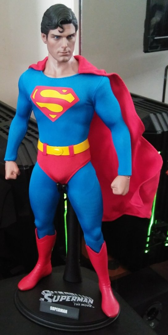 HotToysReeveSuperman.jpg