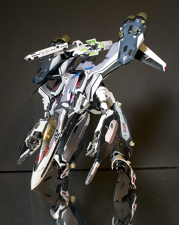 Macross_VF-31F_DSC06400.jpg.5e13b9c6009692052a5ab42283fe10a8.jpg