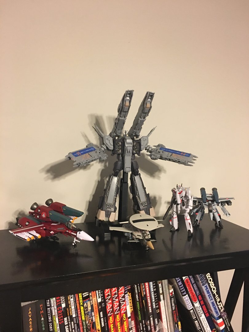 Modern Macross Toys.jpg