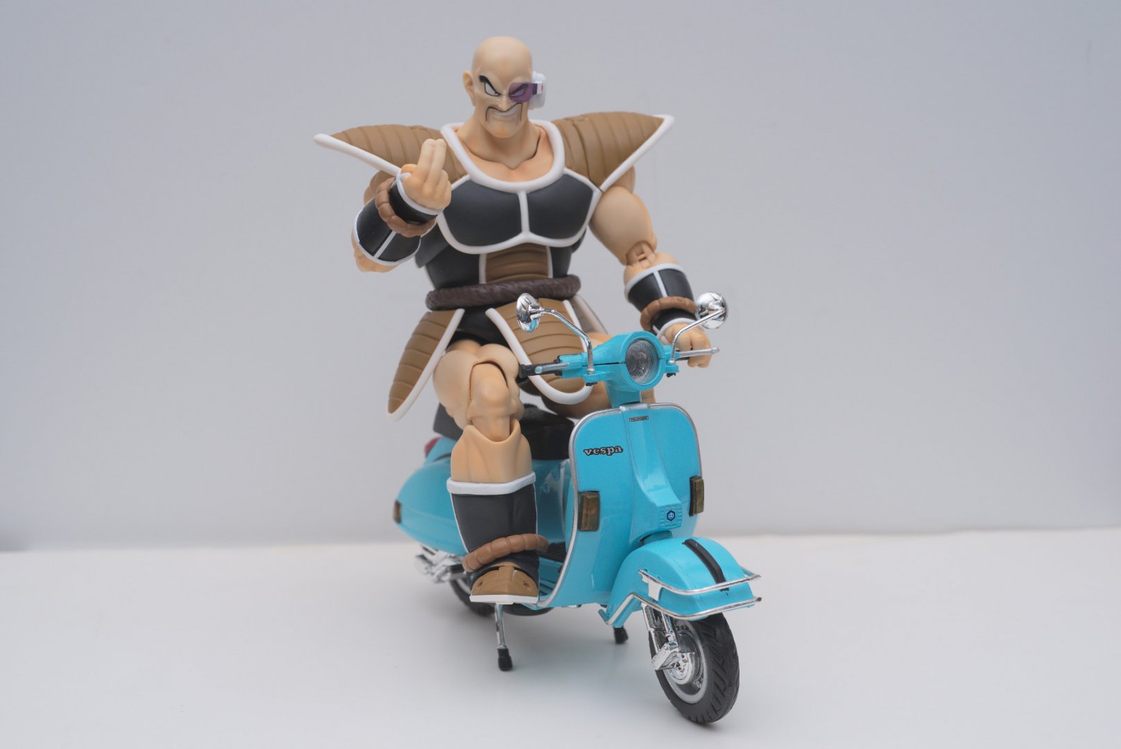 shf-napa-on-vespa.thumb.jpg.914f60098f51b633ae1784e54eadb001.jpg