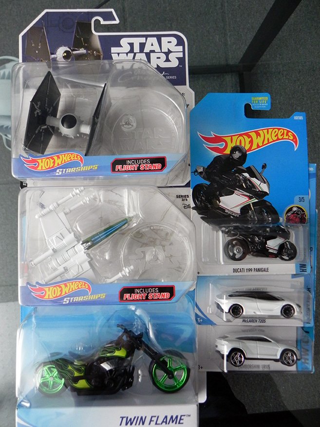 904821041_HotWheels_DSCN3637.jpg.7023fd8b5744f8c2d78a3d5a84484f58.jpg