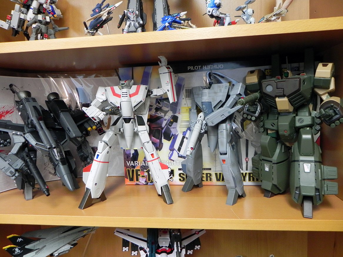 Macross_DX_VF-1J_DSCN3663.jpg.1d5e33cf305648f67f461f69c44e9c19.jpg