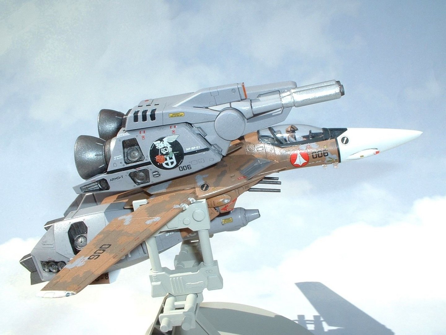 Brown Roses Camouflage VF-1S Strike 5.jpg