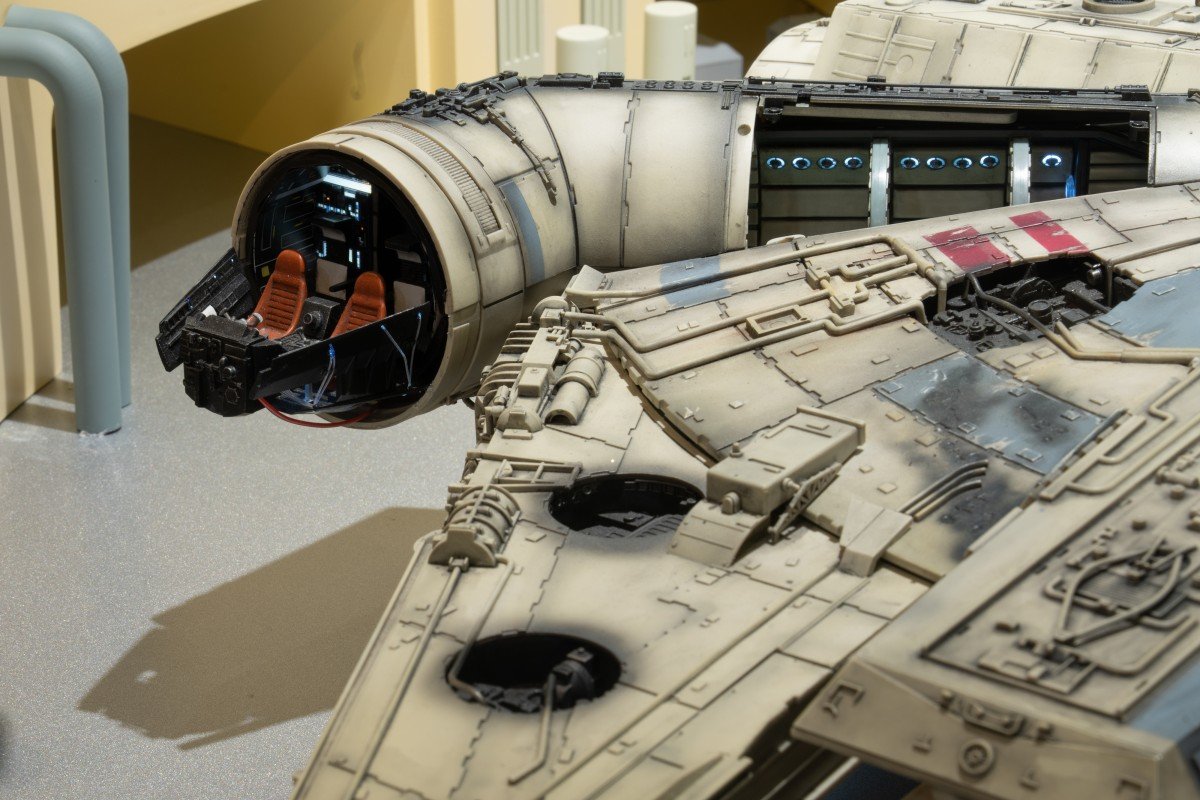 deagostini_millenium_falcon_09.jpg.891a88995dc9da7b0e7be4e42880395c.jpg