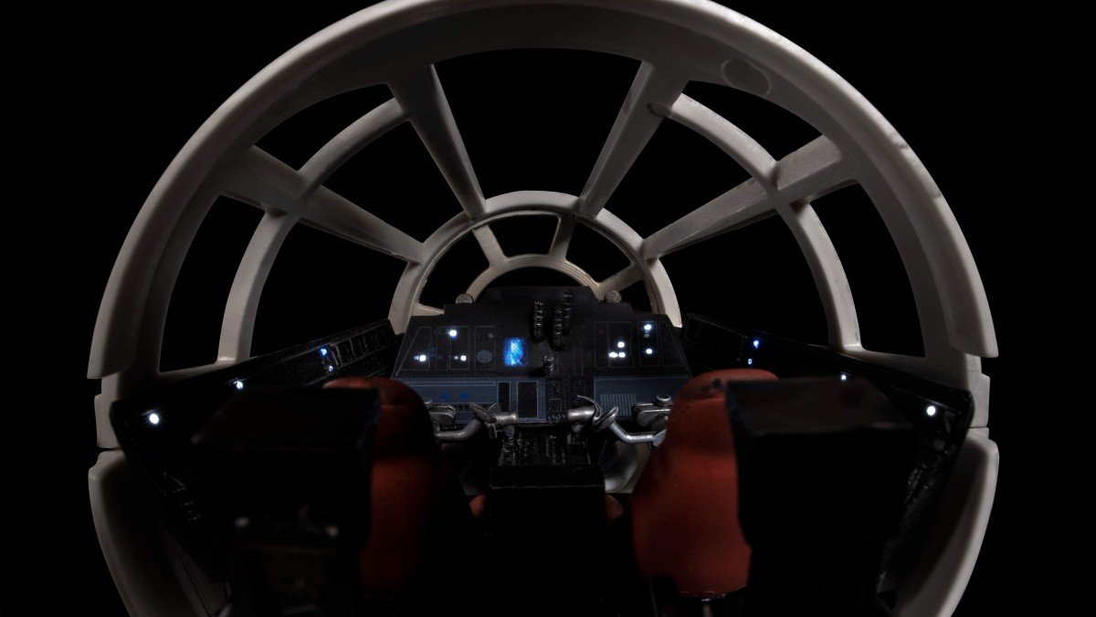 deagostini_millenium_falcon_14.jpg.4dc2b9b614c29b4496c73443626308ee.jpg