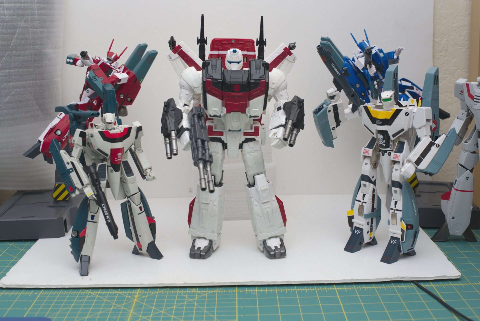 jetfire-desu.thumb.jpg.207f23d4c3ef00a3ba7abb159a9d5862.jpg