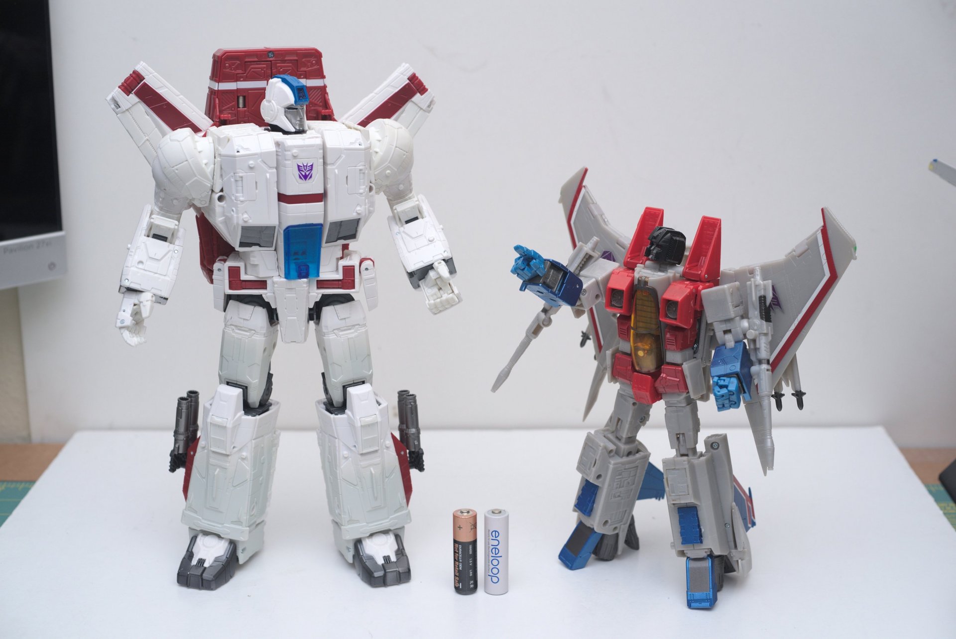 skyfire-n-mp11-starscream.thumb.jpg.8acef3a6e31e2f3f8c67ba4522a85ab4.jpg