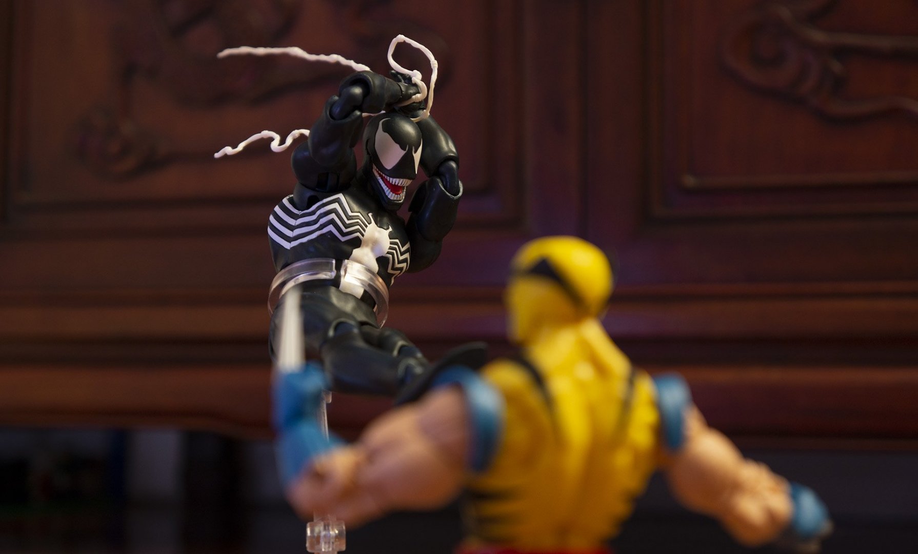 Marvel_Venom_vs_Wolverine.thumb.jpg.140bc32219d9ce6f80158c9029f70407.jpg