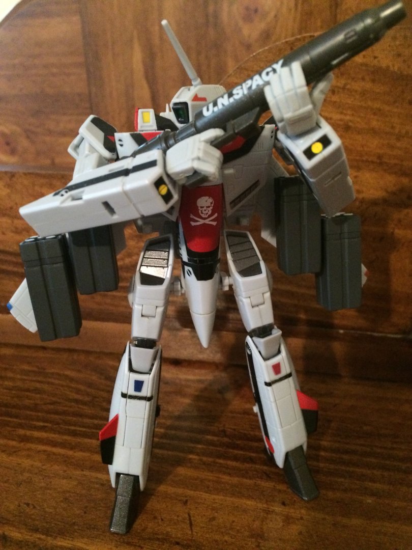 VF-1A_battroid_micromissiles.jpg