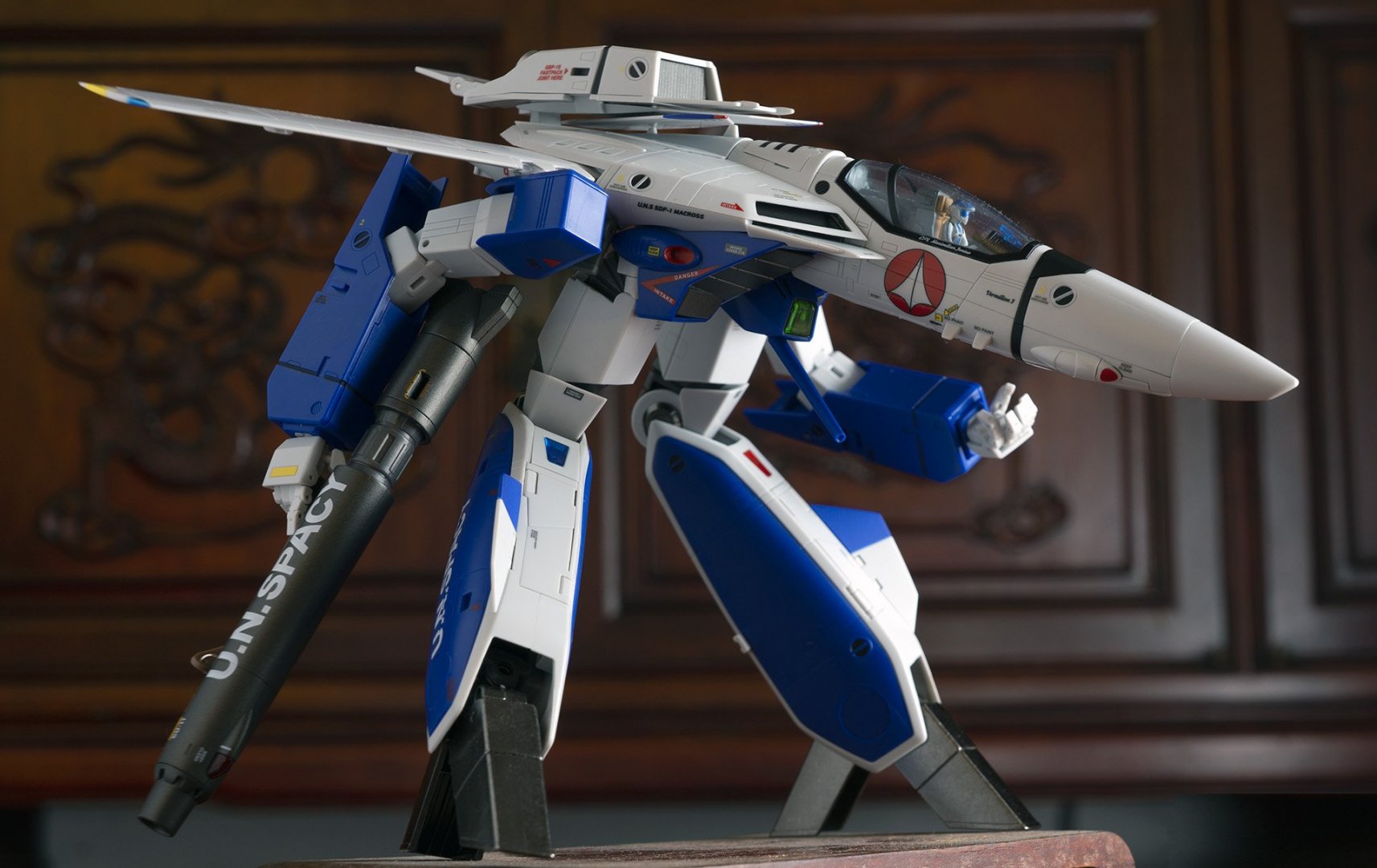 Macross_DX_VF-1A_Max_Gerwalk.thumb.jpg.09818d20b8977434e4f7d4ce180cad35.jpg