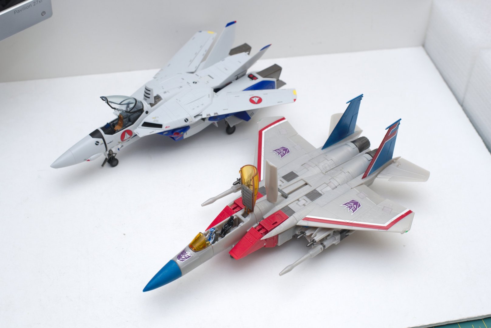 dx-max-jenius-pilots-starscream.thumb.jpg.f1de20b7b4a577b7038875356656824e.jpg