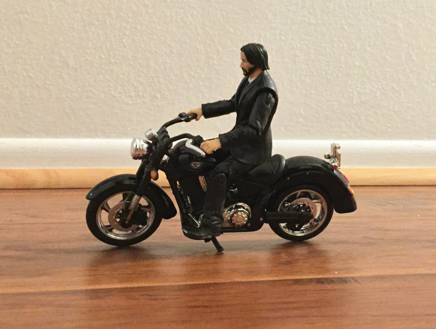 118johnwickwithmotorcycle.thumb.JPG.817589358e5d1ebc6c48147c51ff88ee.JPG