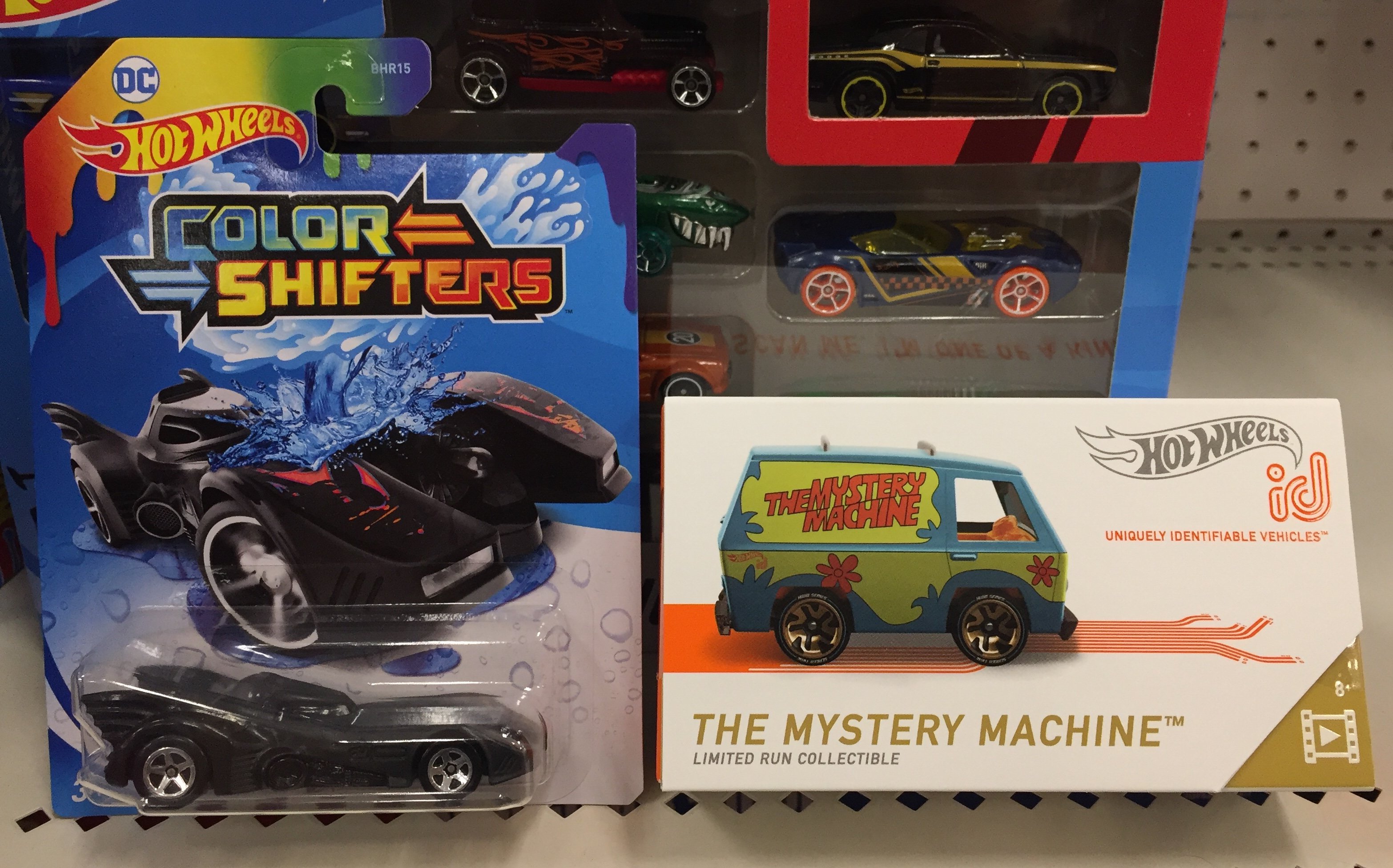 hotwheelscolorshiftersbatmobileidmysterymachine.JPG.a7b1d746194e8036bc8931b80d05c5c8.JPG