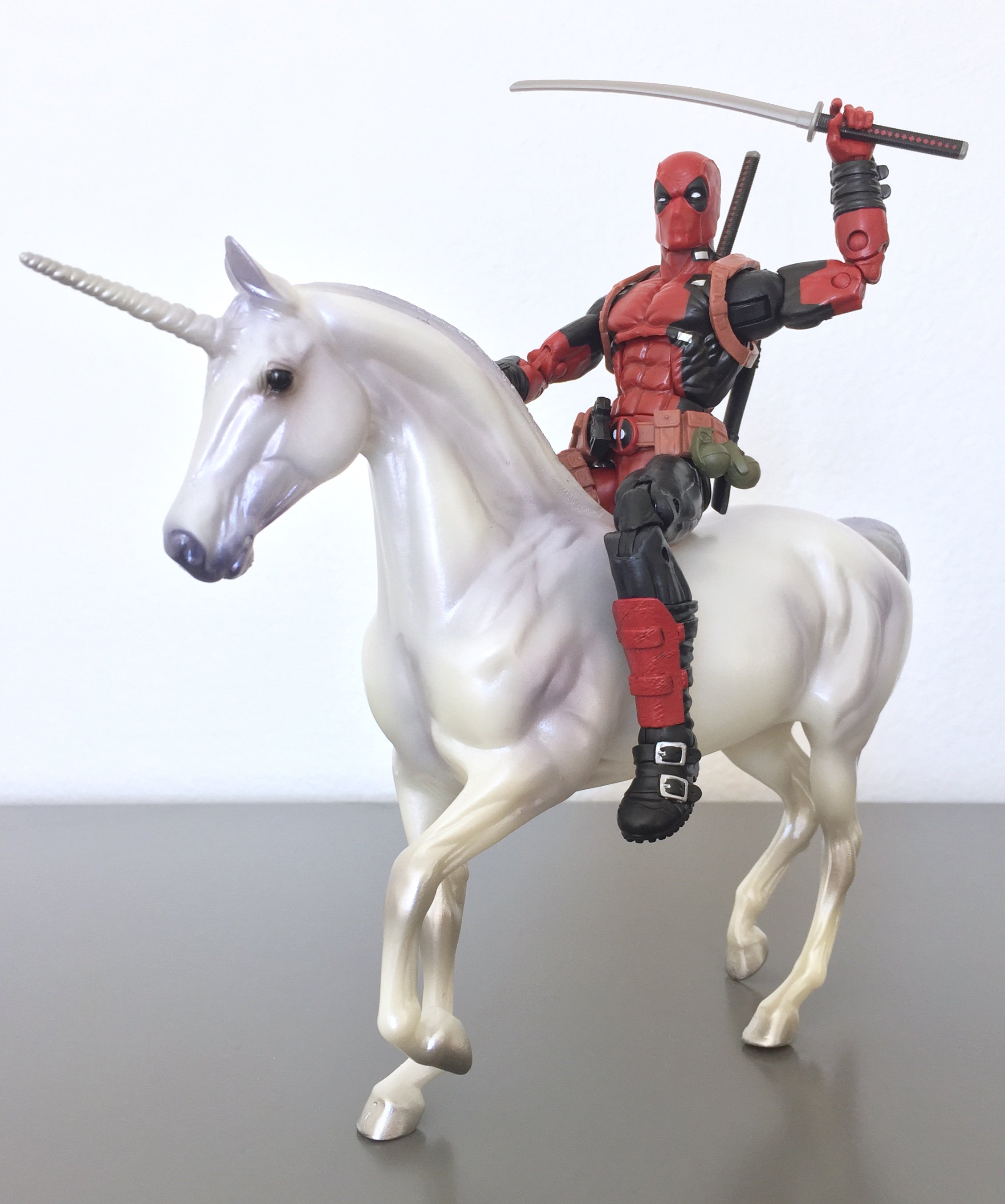 marvellegendsdeadpoolandunicorn.jpg.7b789b647b55669c746d22f1b591cf81.jpg