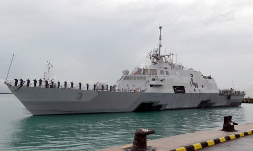 USS_Fort_Worth_LCS_3_Singapore.jpg