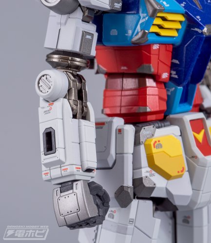 chogokin_RX-78F00_06.jpg