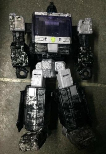 314117588_TransformersGenerationsBeastWarsColorCheetorSilverIronhide(2)__scaled_600.thumb.jpg.9873c3550358376e27d3d9e9c208fdbb.jpg