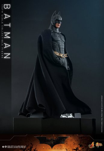 Hot-Toys-Batman-Begins-Batman-2022-Release-005.jpg