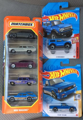 hotwheelsmatchbox5621.thumb.JPG.ed2b5b201c9177afd886e4e648cc740f.JPG