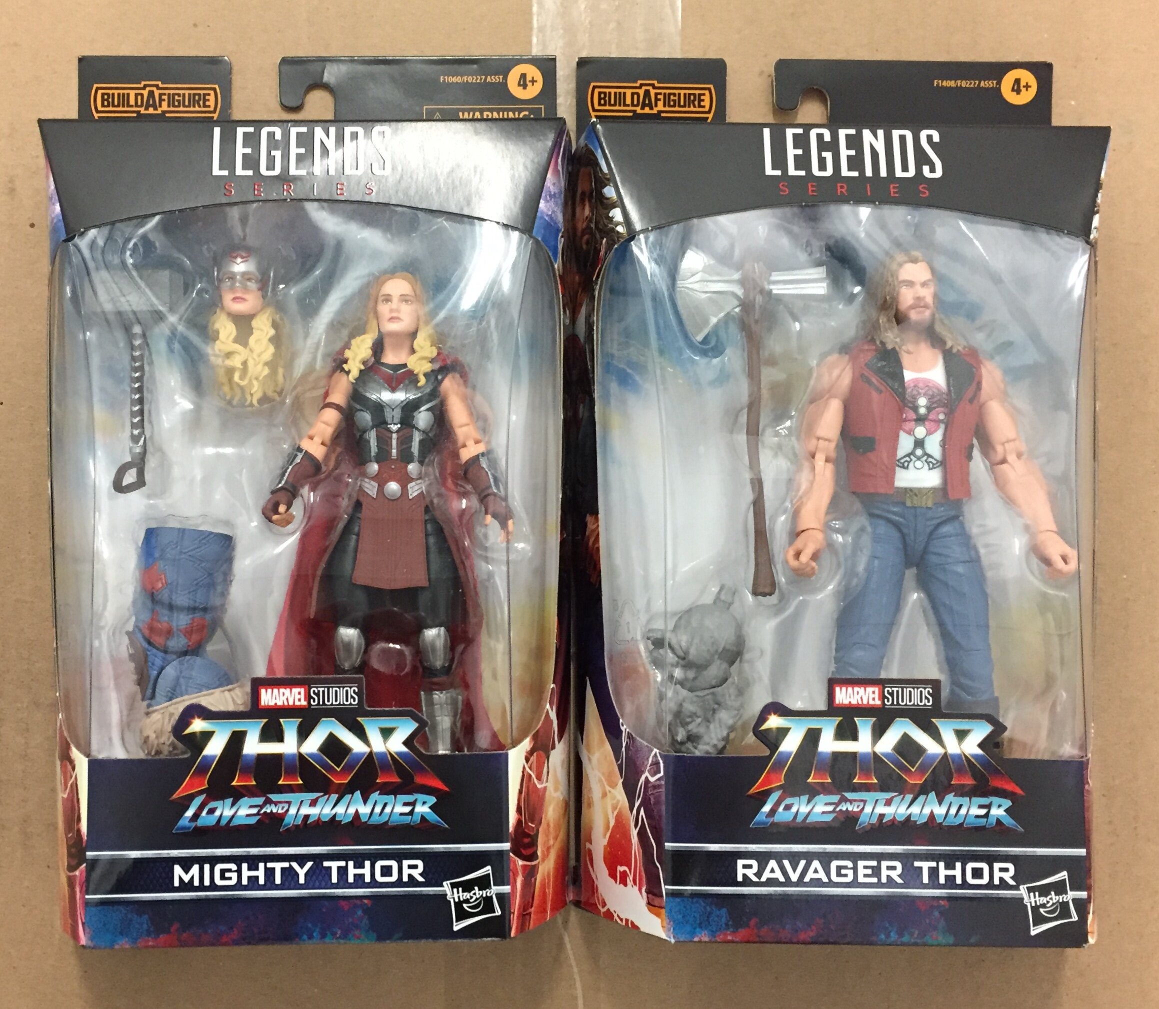 marvellegendsthorloveandthundermightythorandravagerthor.JPG.6d39fcb8839f38311ff0487aba90dd59.JPG