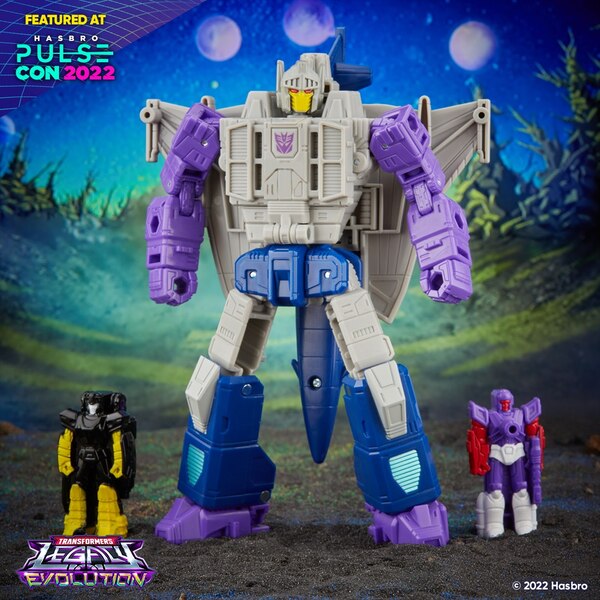 1054667671_HasbroPulseCon2022TransformersOfficialProductImage(16)__scaled_600.jpg.b38a2b52ae904f717a79deb5cb3cfcb9.jpg