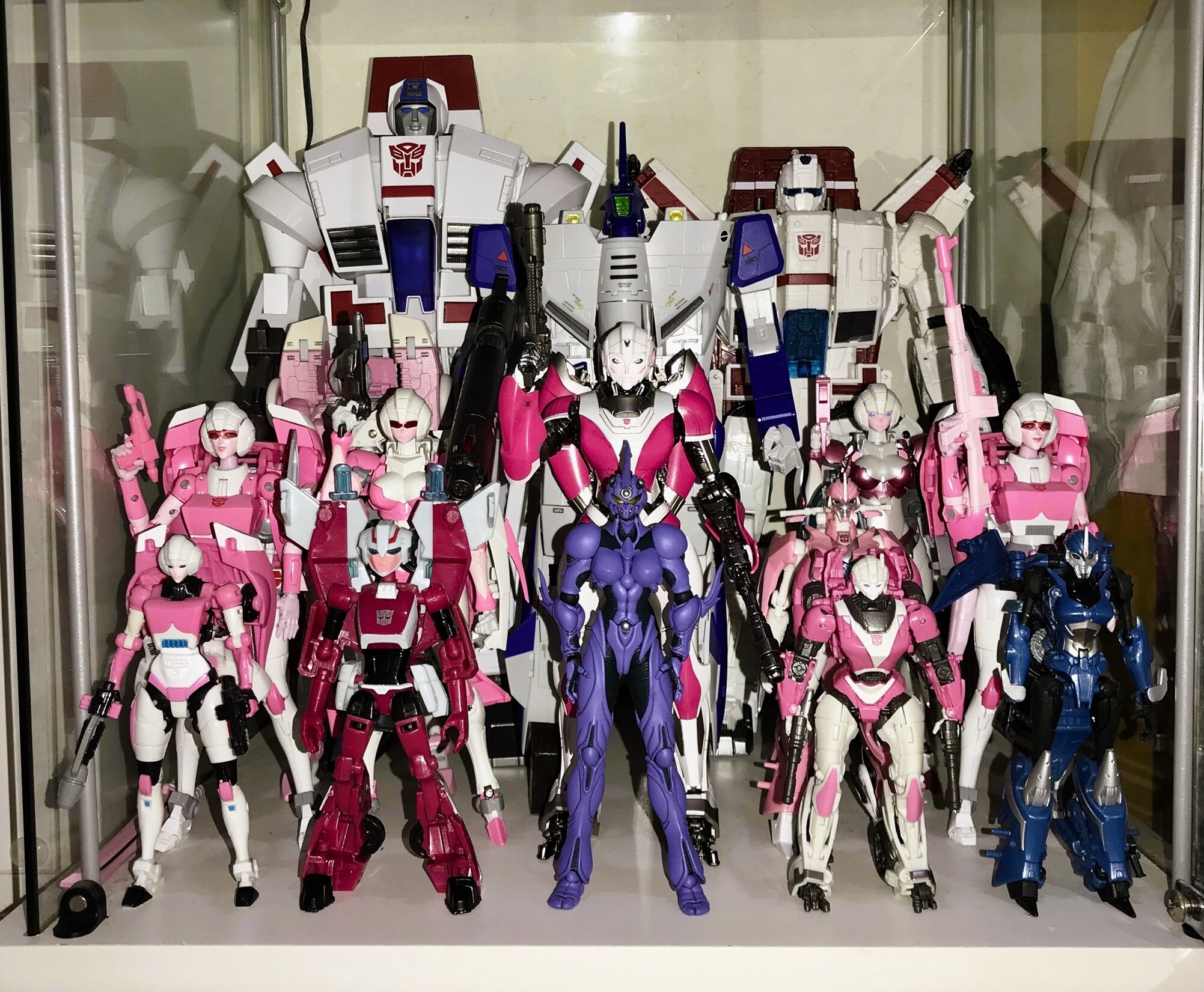 Arcee000bsm.jpg.326429c54815f9e97b34b70837795509.jpg