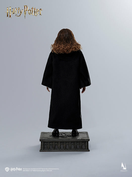 2.Experience_the_magic_of_the_wizarding_world_with_this_stunning_Hermione_Granger_figure_from_INART_1800x1800.jpg